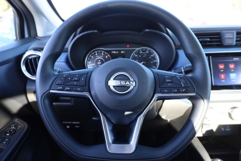 Vehicle image 11 of 26