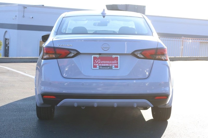 Vehicle image 3 of 26