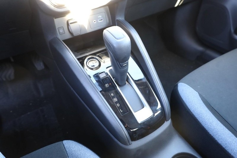Vehicle image 17 of 26