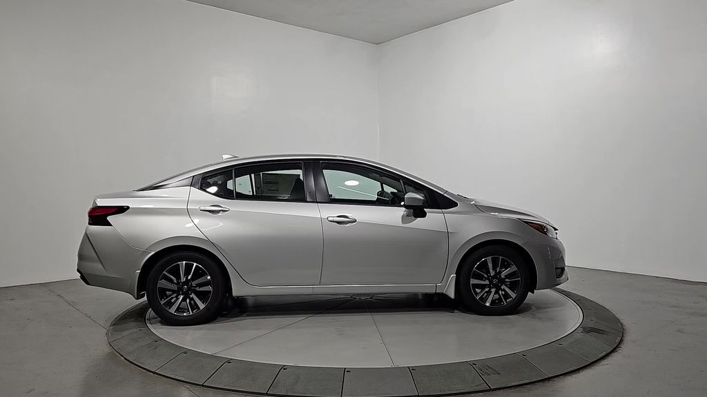 2025 Nissan Versa SV Image 4 of 29