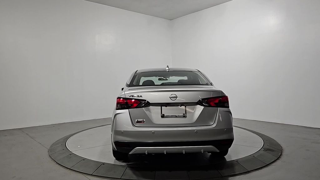 2025 Nissan Versa SV Image 6 of 29