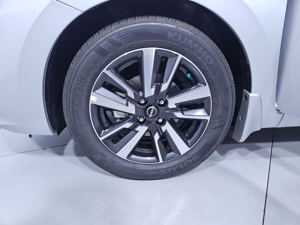 2025 Nissan Versa SV Image 9 of 29