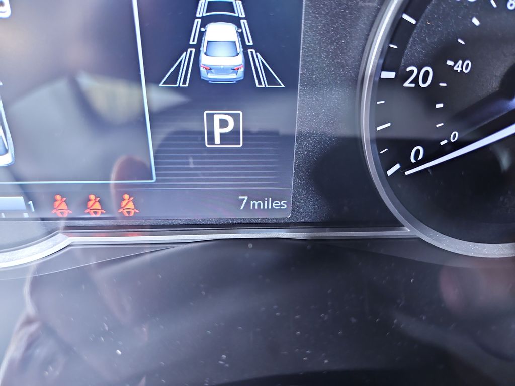 2025 Nissan Versa SV Image 18 of 29