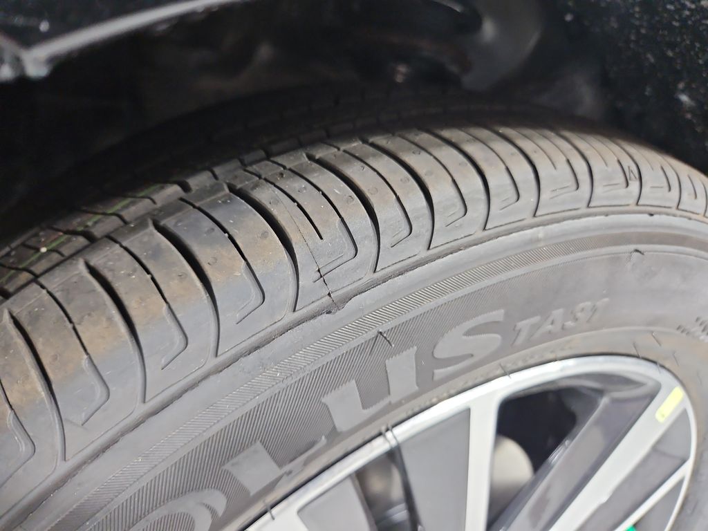 2025 Nissan Versa SV Image 11 of 29