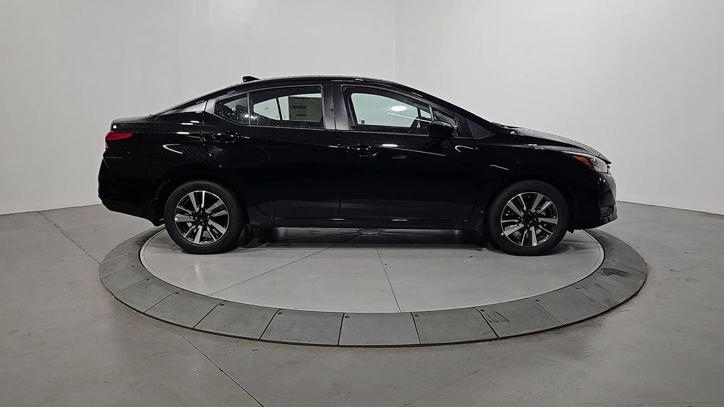 2025 Nissan Versa SV Image 4 of 29