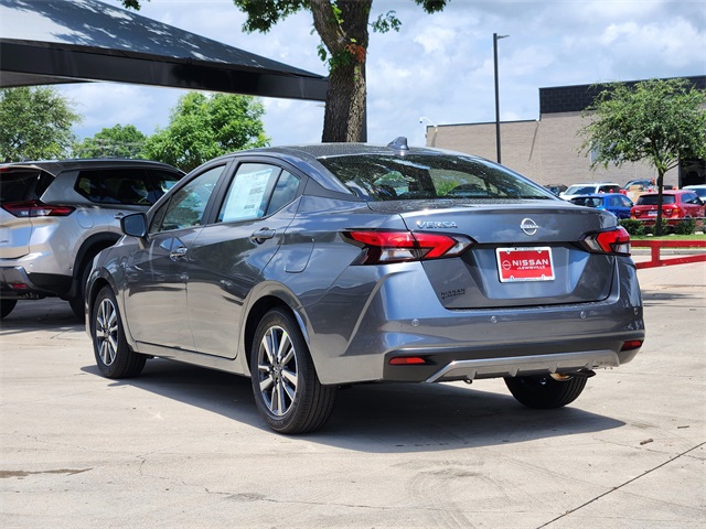 Vehicle image 4 of 21