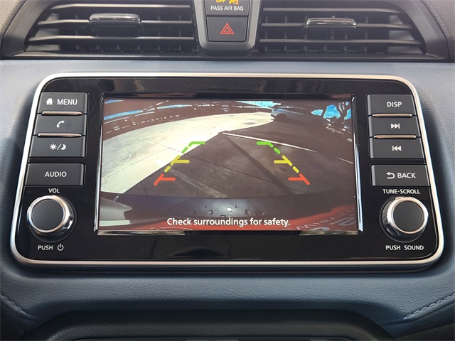 Vehicle image 14 of 21