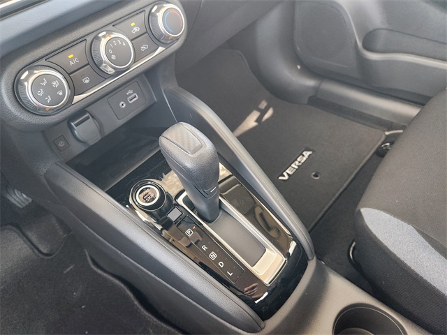 Vehicle image 16 of 21