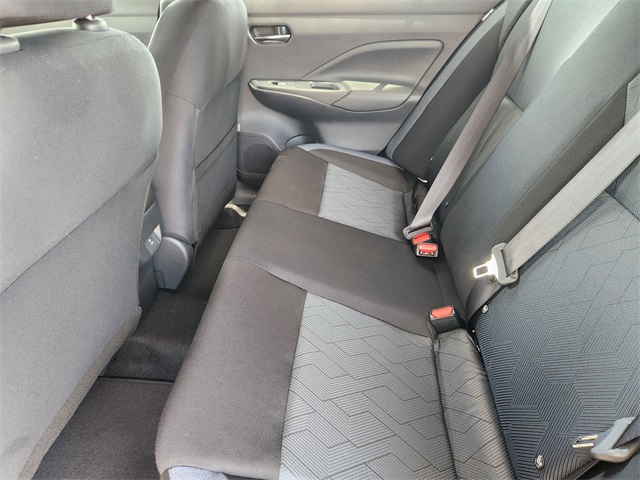 Vehicle image 11 of 21