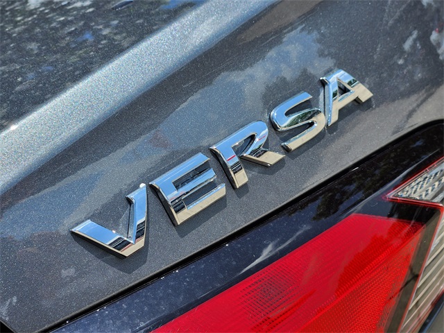 Vehicle image 18 of 21