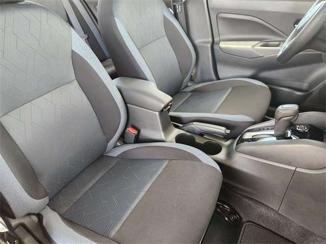 Vehicle image 9 of 21