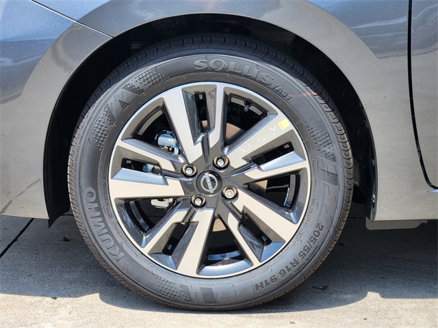 Vehicle image 6 of 21