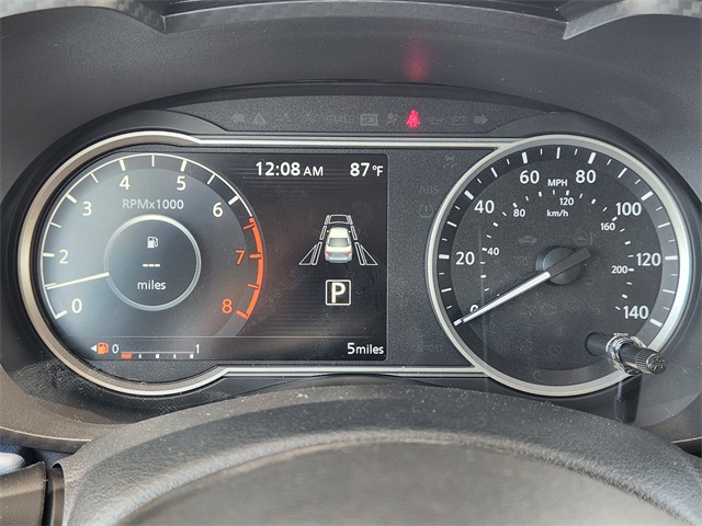 Vehicle image 13 of 21