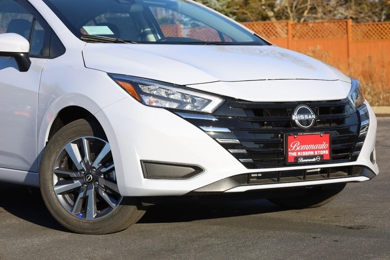 Vehicle image 8 of 26