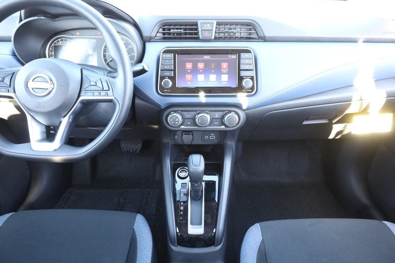 Vehicle image 22 of 26