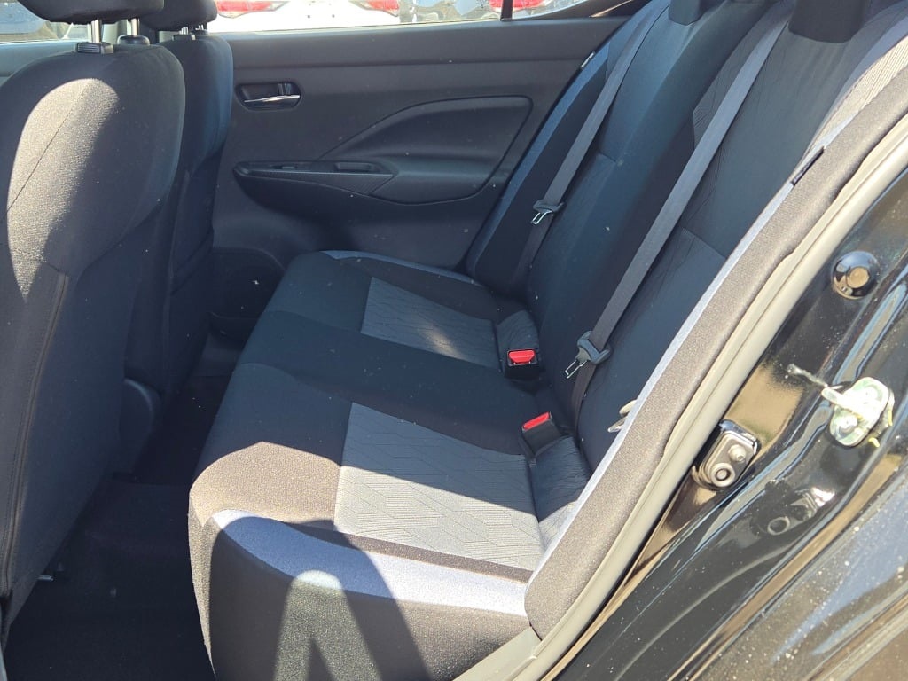Vehicle image 11 of 28