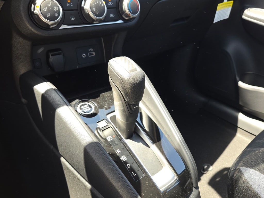 Vehicle image 17 of 28