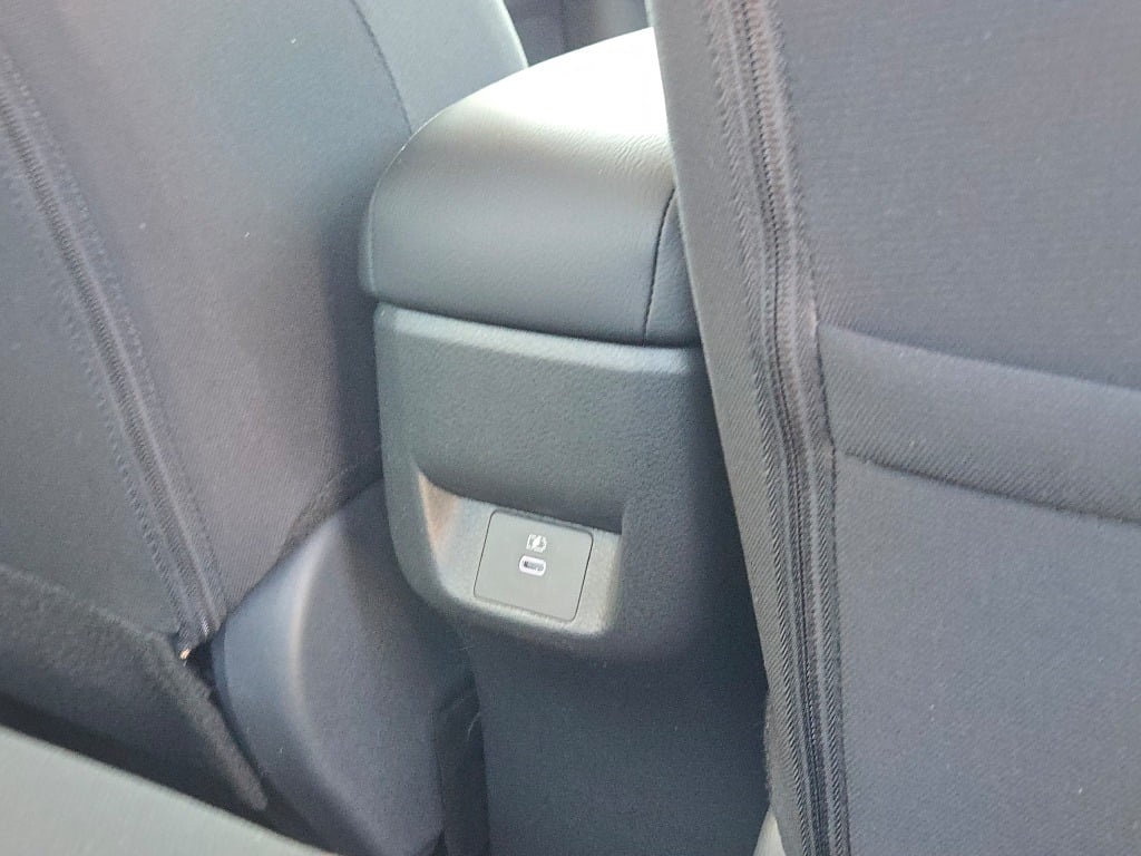 Vehicle image 22 of 28