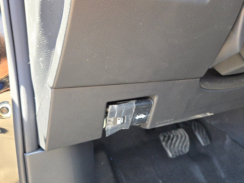 Vehicle image 23 of 28