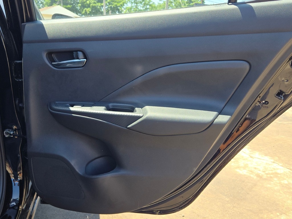 Vehicle image 20 of 28