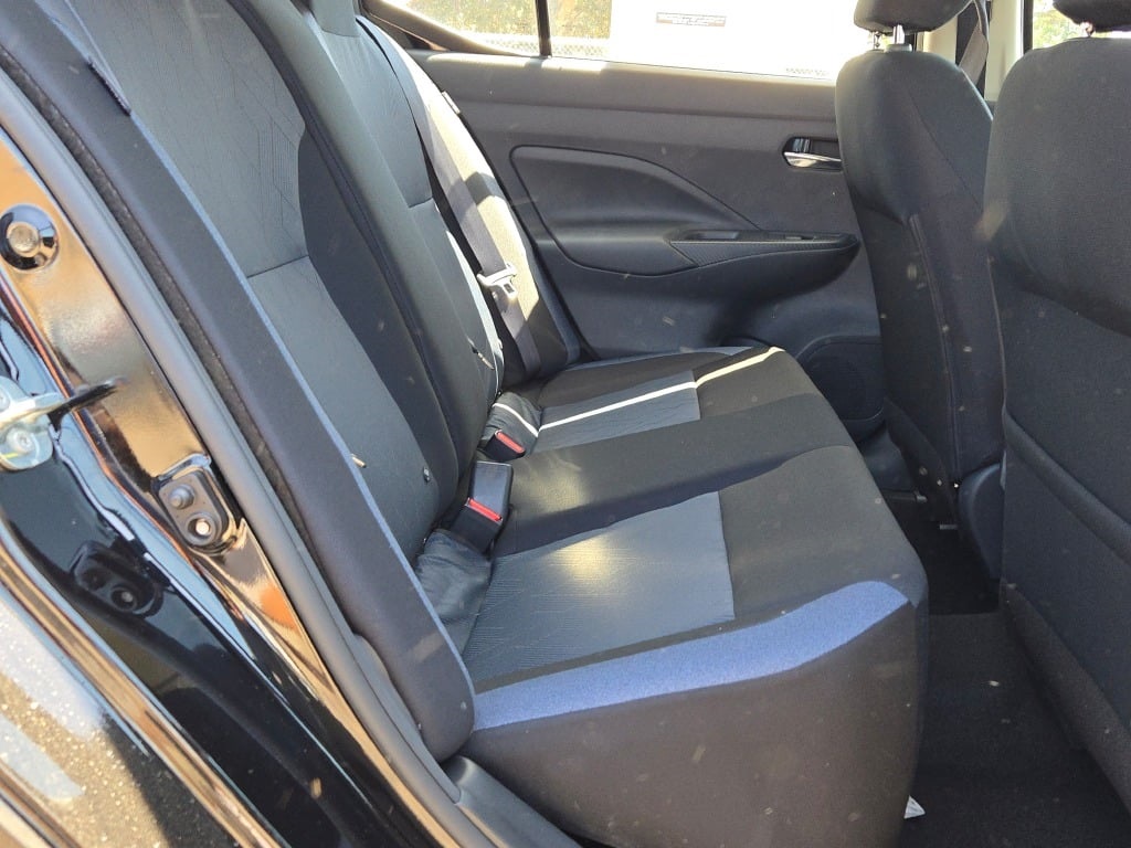 Vehicle image 8 of 28