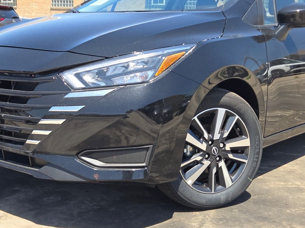 Vehicle image 25 of 28