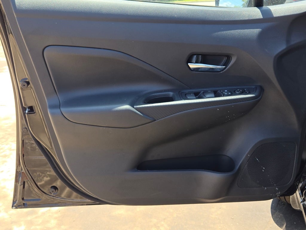 Vehicle image 18 of 28