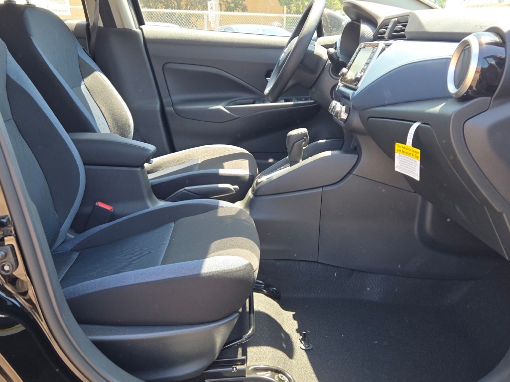 Vehicle image 10 of 28
