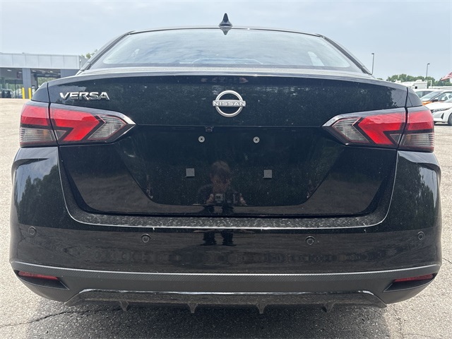 Vehicle image 7 of 37