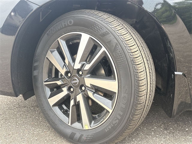 Vehicle image 11 of 37