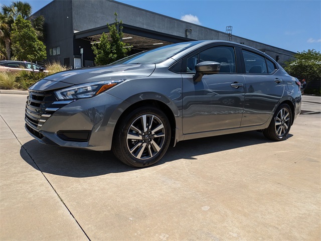 2025 Nissan Versa SV Image 1 of 28