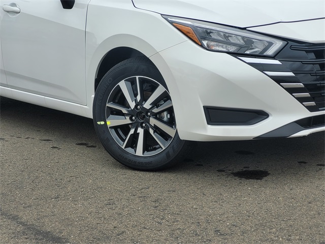 2025 Nissan Versa SV Image 5 of 10