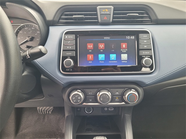 2025 Nissan Versa SV Image 8 of 10