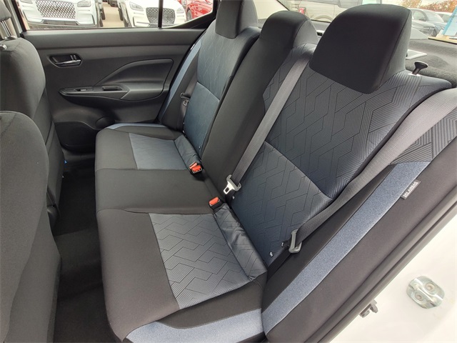 2025 Nissan Versa SV Image 6 of 10