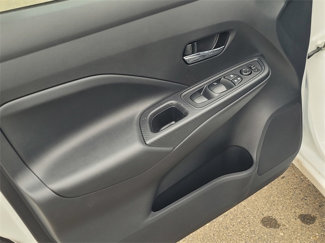 2025 Nissan Versa SV Image 9 of 10