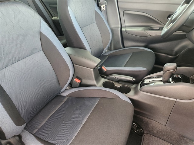 Vehicle image 9 of 21