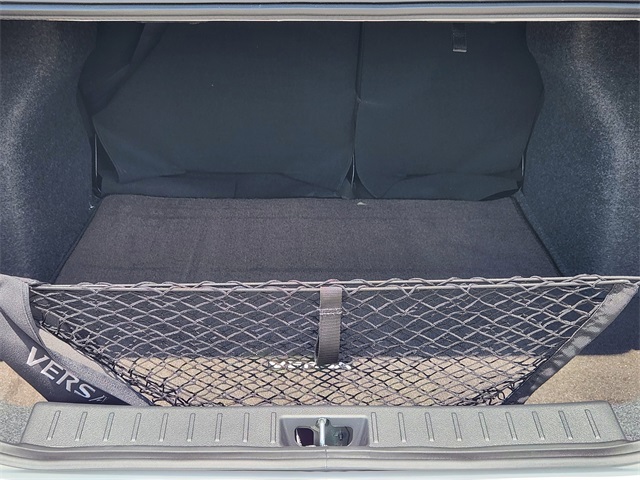 Vehicle image 8 of 21