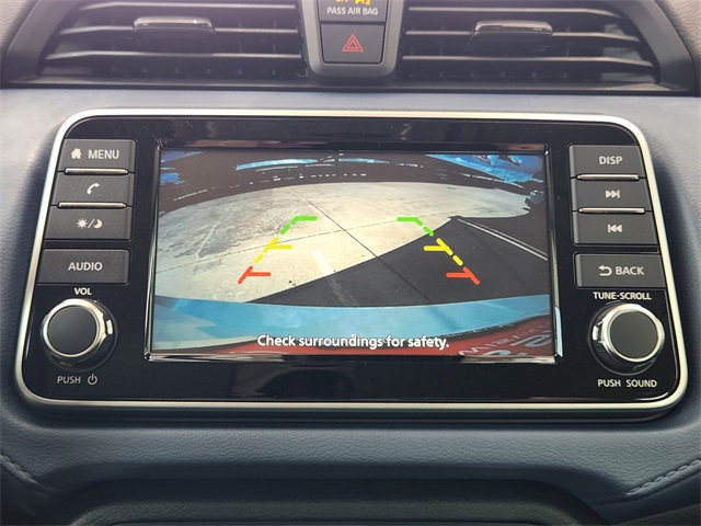 Vehicle image 14 of 21