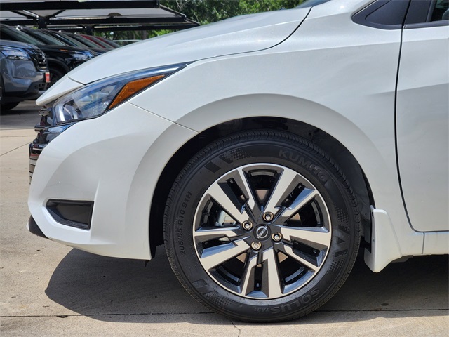 Vehicle image 7 of 21