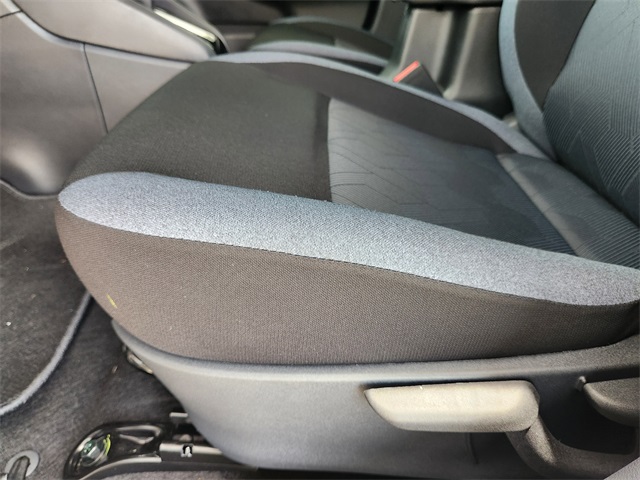 Vehicle image 17 of 21