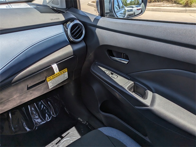 2025 Nissan Versa SV Image 13 of 28