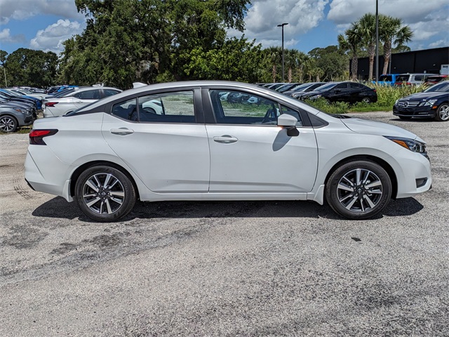 2025 Nissan Versa SV Image 5 of 28
