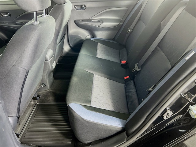 Vehicle image 13 of 32