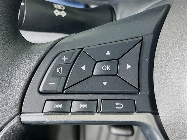 Vehicle image 25 of 32