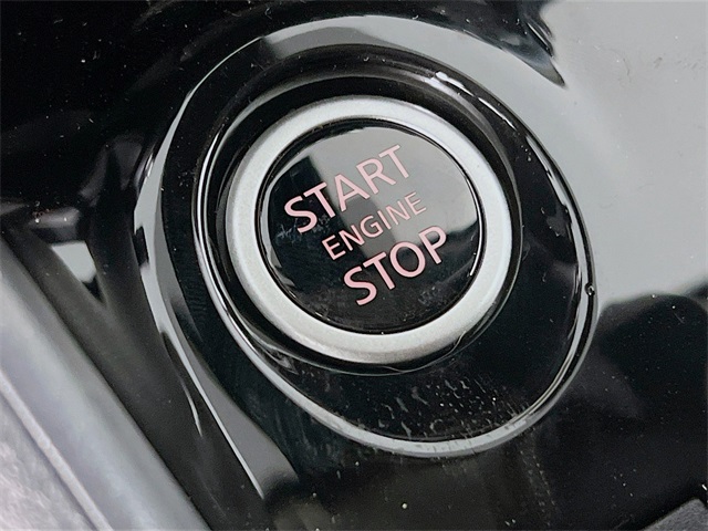 Vehicle image 28 of 32