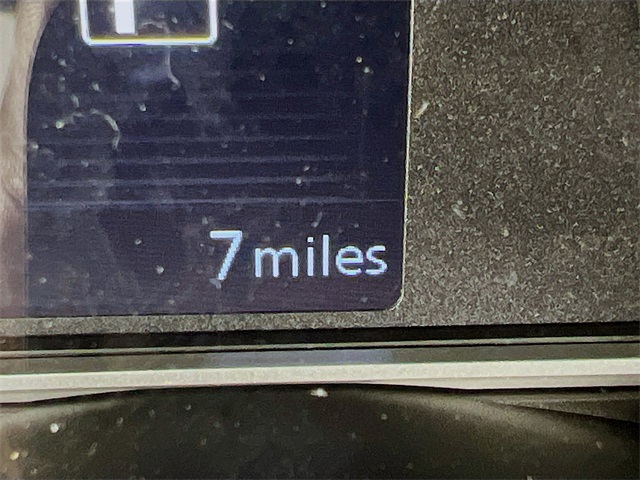 Vehicle image 18 of 32
