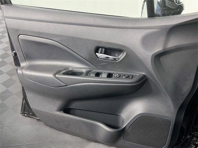 Vehicle image 22 of 32