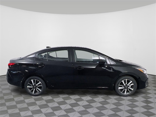 Vehicle image 4 of 32