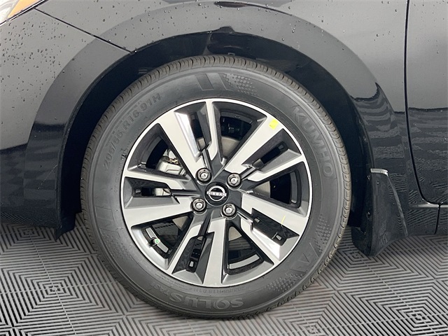 Vehicle image 9 of 32