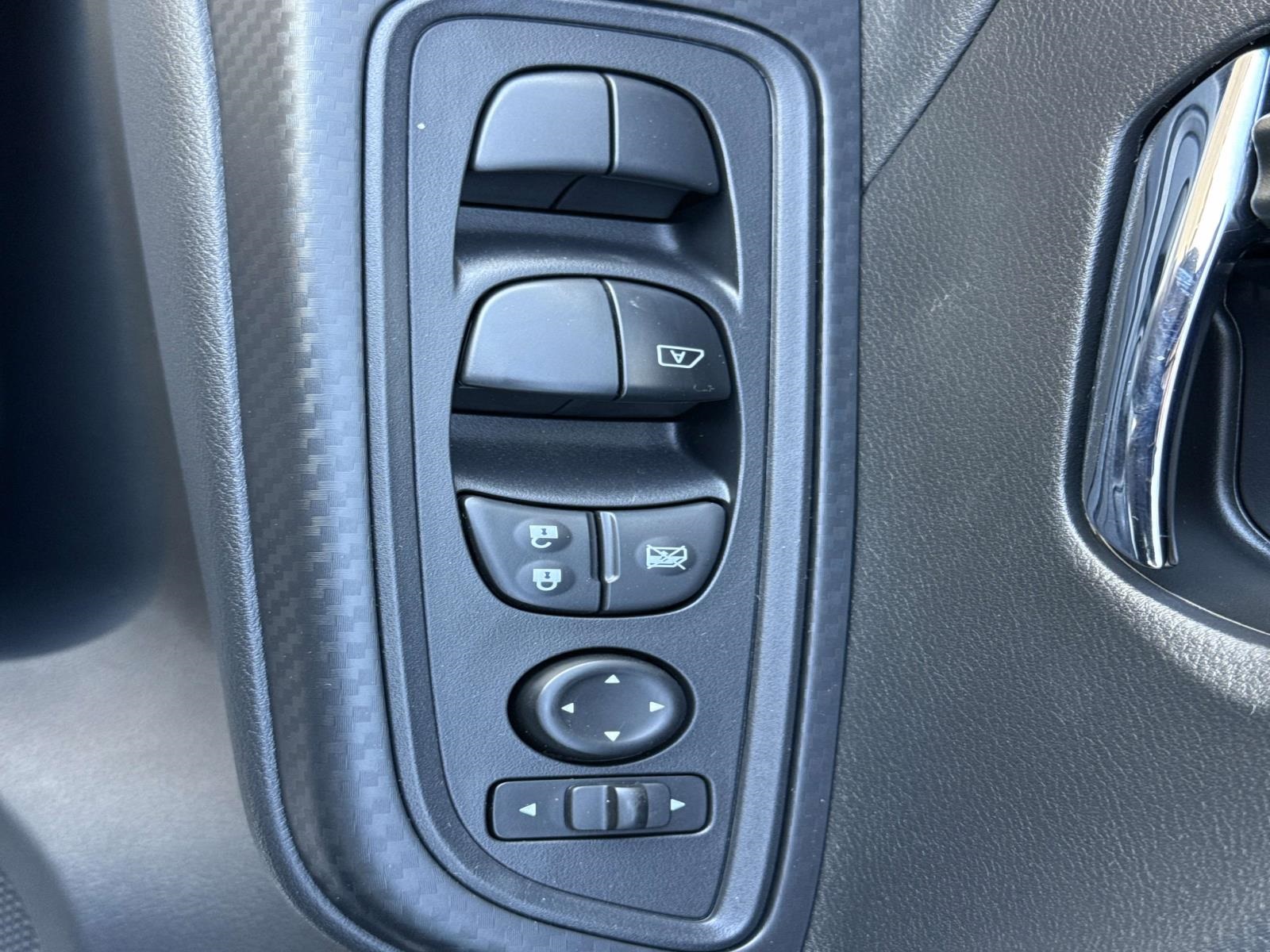 2025 Nissan Versa SV Image 28 of 30